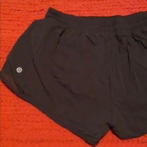 Lululemon Hotty Hot Shorts 2.5”🍋